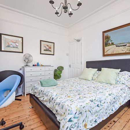 Groves 4 Bedroom, Shepherds Bush ลอนดอน ภายนอก รูปภาพ