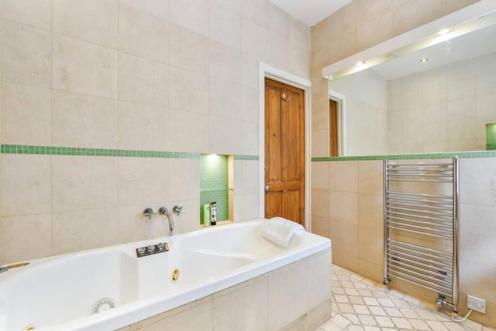 Groves 4 Bedroom, Shepherds Bush ลอนดอน ภายนอก รูปภาพ